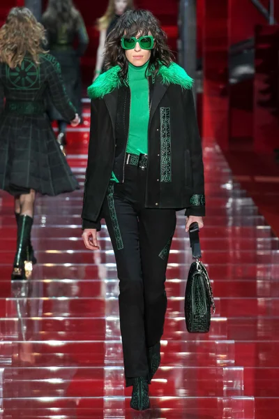 Look 17